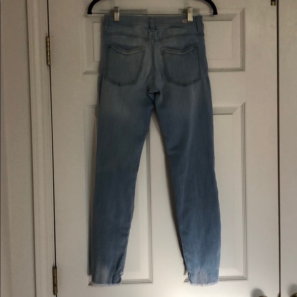 Sneak peek jeans - Picture 4 of 9